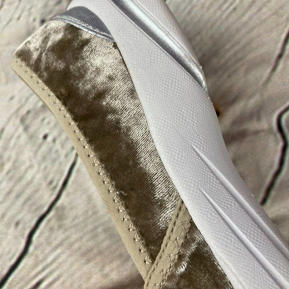 Bzees Womens Velvet Loafer Slip on Shoes - Picture 9 of 9